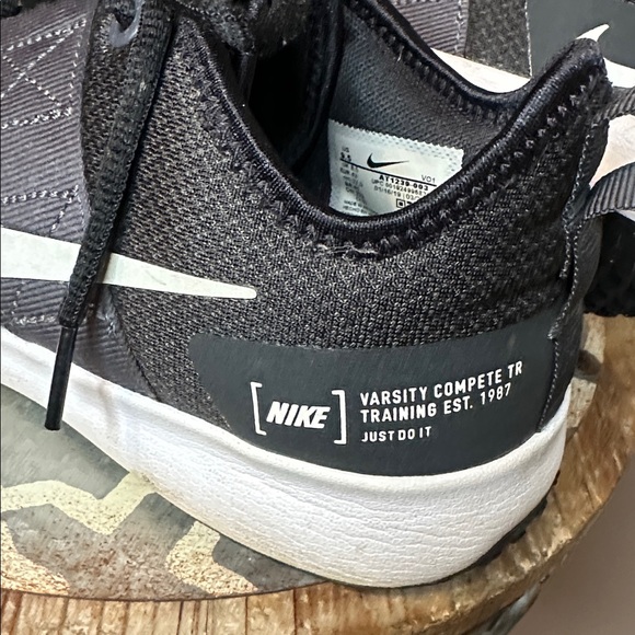 Nike Men's Black and White Varsity Compete TR 2 - Picture 2 of 6